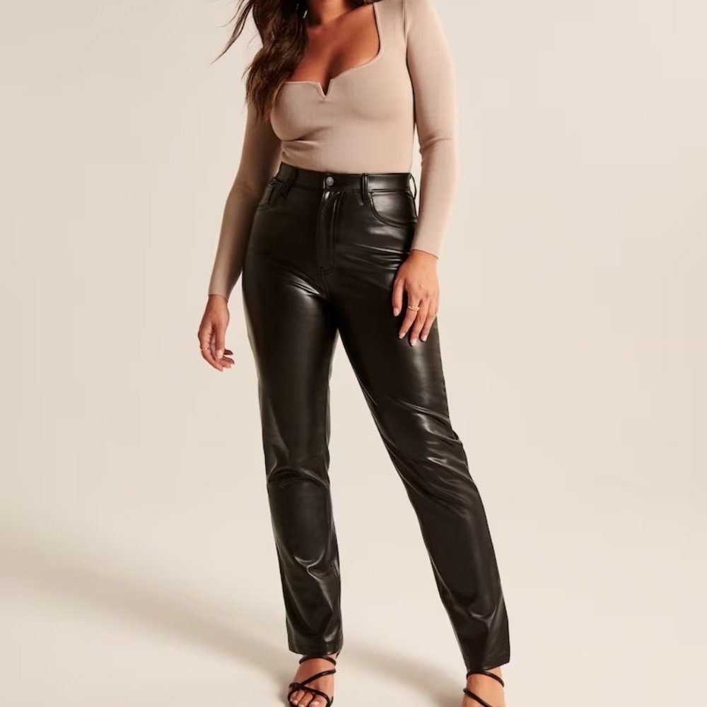 Curve Love Vegan Leather 90s Straight Pant
